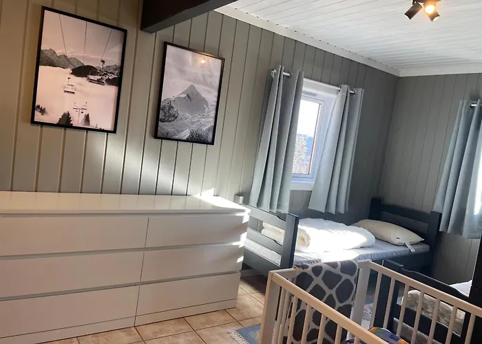 Peis, Utsikt Og 200 M Til Bakken *